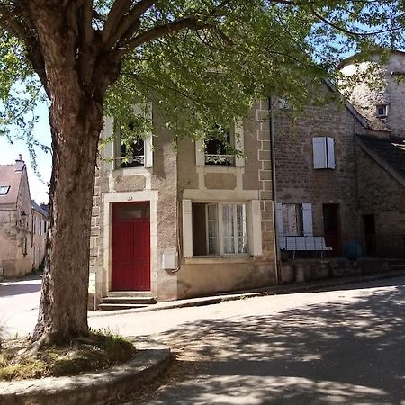 Gite Sous L' Orme Asquins Exterior foto