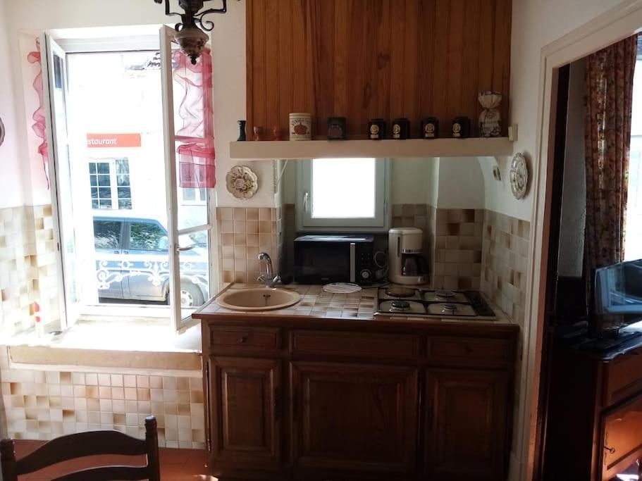Gite Sous L' Orme Asquins Exterior foto
